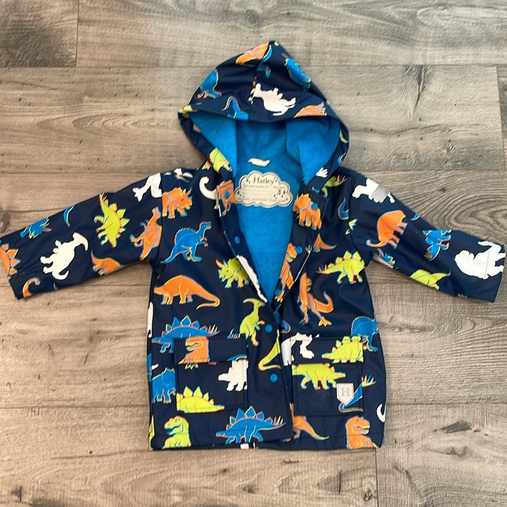 Color changing raincoat